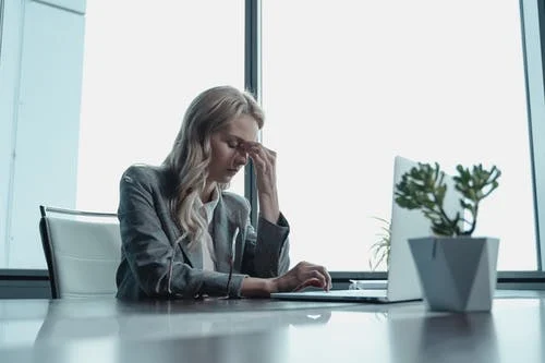 Burnout is a distinct type of chronic stress frequently associated with excessive workload. While having a strong desire to achieve your career goals is admirable, you should be mindful of unhealthy habits such as working long hours every day, taking on too many responsibilities, and responding to emails even late at night. Unless you pay close attention to the signs, these types of habits can quickly result in burnout.